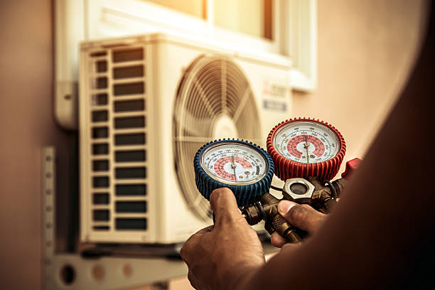 Professional Hvac technician working in York, NE